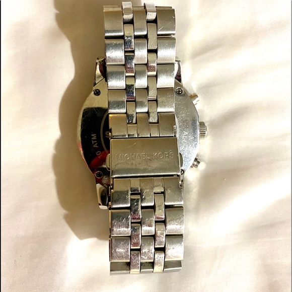 Watch! - Picture 4 of 6